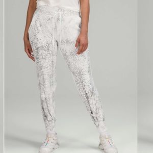 Lululemon Women’s Warm Down Thread Dye Jogger Size 14. Black/white.NWT